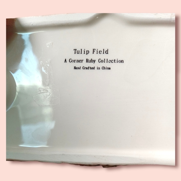 Vintage Tulip field bunny rabbit salt and pepper shakers with basket holder - Picture 4 of 9